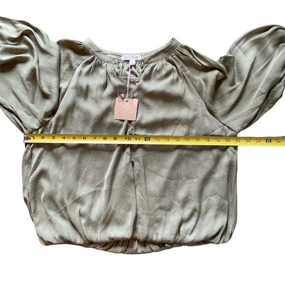 Blu Pepper Green Crop Balloon Shirt. New with tags. Size Large - Picture 7 of 10